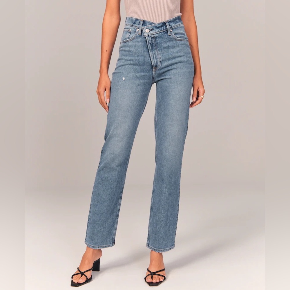 Abercrombie Ultra High Rise 90s Straight Jean